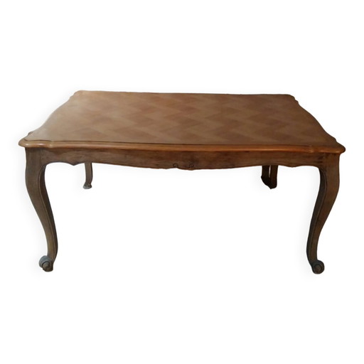 Mesa estilo Luis XV de roble y cerezo.