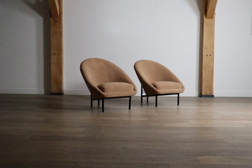 Theo Ruth for Artifort F115 lounge chairs in beige teddy and metal, 1950s