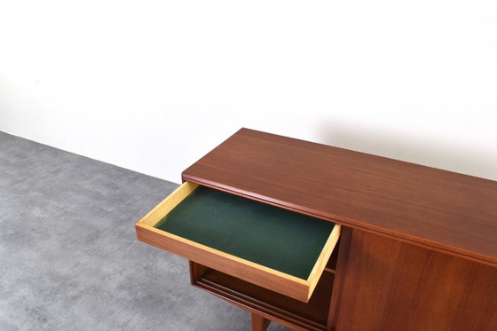 Image 1 of Aparador danés de teca de mediados de siglo de E.W. Bach, década de 1960.