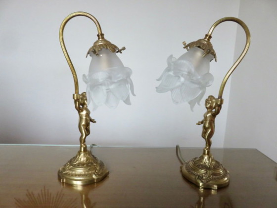 Image 1 of coppia di lampade art nouveau "cherubini" in bronzo e vetro satinato