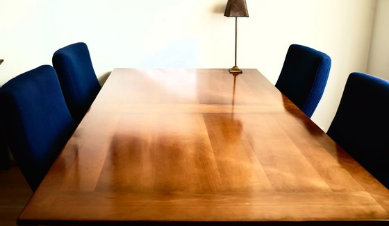 Image 1 of Dining room table with 4 Leolux armchairs