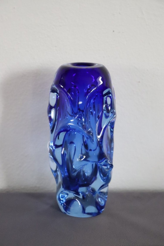 Image 1 of Artistieke glazen blauwe vaas