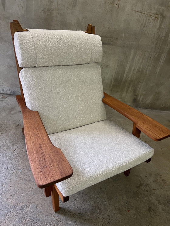 Image 1 of Poltrona e pouf GE-375 di Hans J. Wegner per Getama in teak