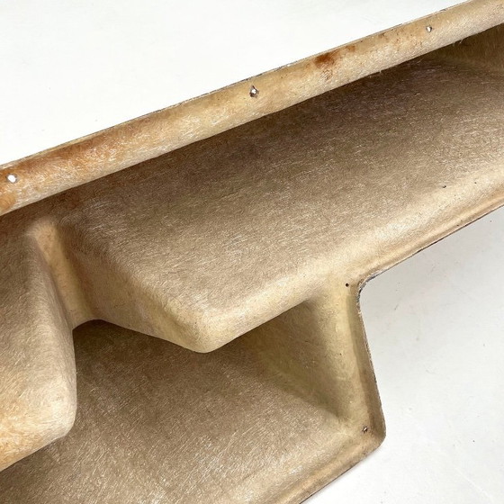 Image 1 of Mueble de pared de fibra de vidrio con escritorio y banco o estantes de Club Med, década de 1970.
