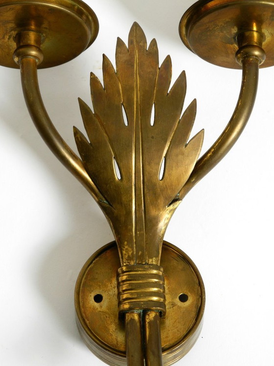 Image 1 of Une paire de rares et belles appliques murales en laiton modernes du milieu du siècle par Vereinigte Werkstätten