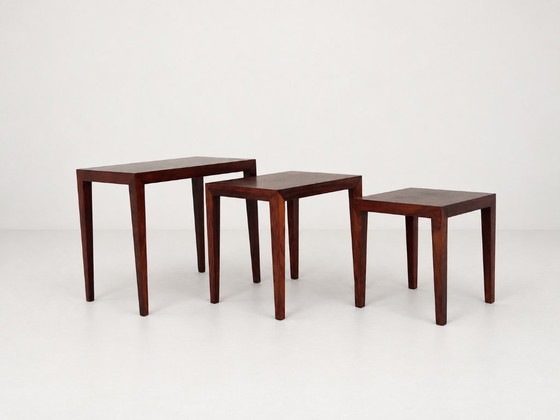 Set of three nesting tables in rosewood. Haslev Møbelsnedkeri, Denmark, 1960s – Coffee tables (photo 10 of 13)