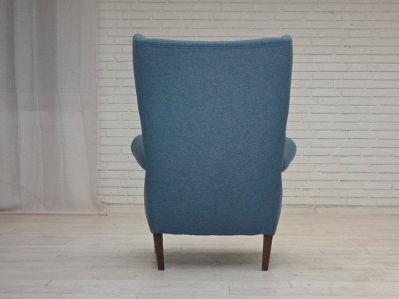 Image 1 of Años 60, diseño danés de Fritz Hansen, sillón retapizado con taburete, modelo 8023.