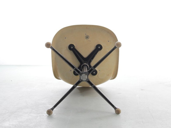 Image 1 of Suite aus 4 drehbaren Space Age-Stühlen. Bezug aus dem Original. Charles Eames - Herman Miller