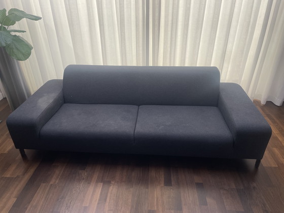 Image 1 of Canapé trois places moderne bas couleur anthracite