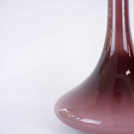 Image 1 of Lampe de table portugaise en verre opalin améthyste des années 1960