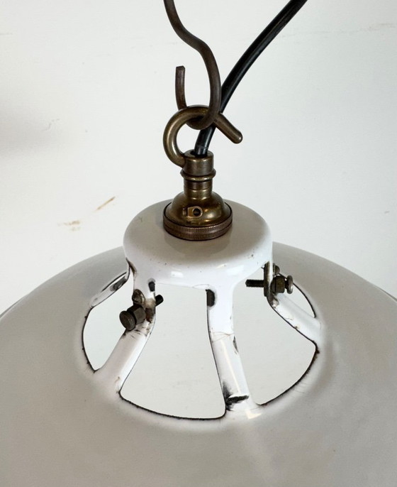 Image 1 of Industriële witte geëmailleerde fabriekshanglamp, jaren 60