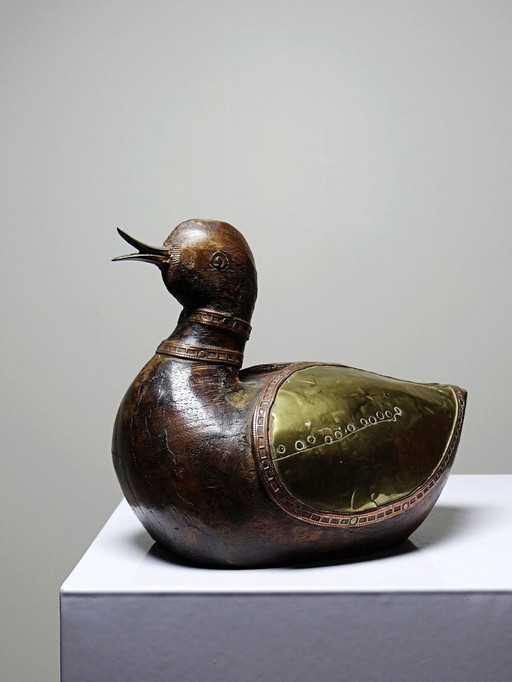 Small wooden duck, carved in brass and copper, vintage Indian handicraft