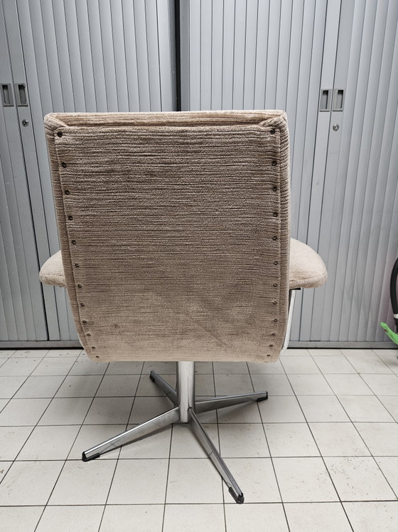 Image 1 of   Goldsiegel fauteuil uit de jaren 60 of 70 .