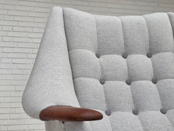 Image 1 of 1970er Jahre, dänischer Sessel mit hoher Rückenlehne und Hocker, Wolle, Teakholz.