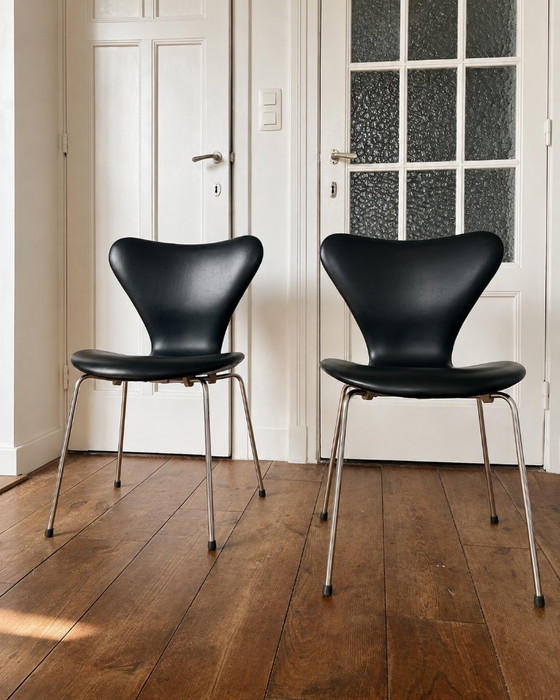 2 sedie Butterfly vintage di Fritz Hansen, design danese del 1966. – Sedie da pranzo, Leather, Iron (photo 7 of 8)