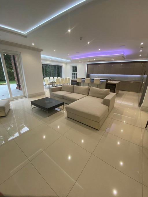 1 x Dining Table in Glass/Chrome