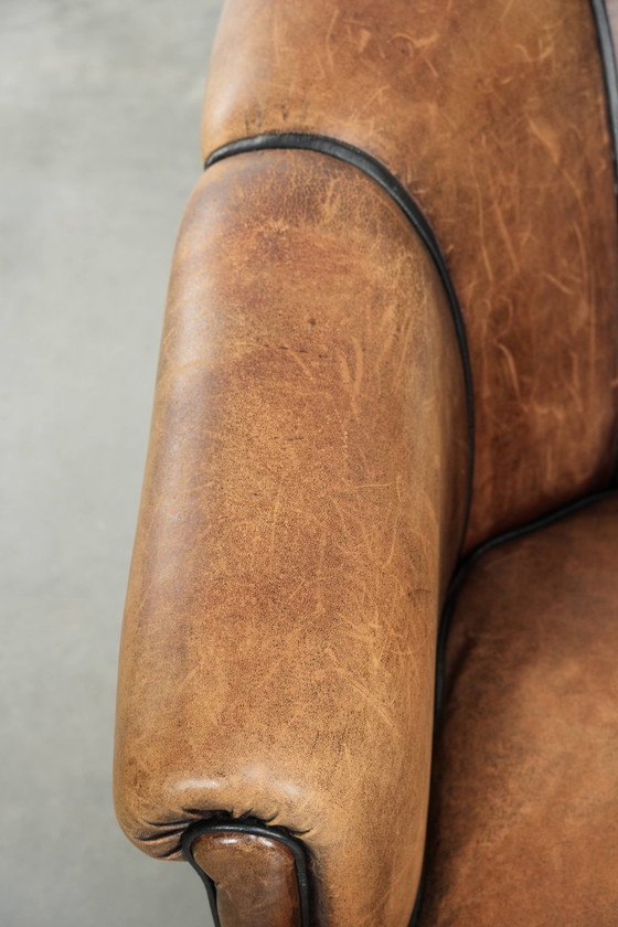 Image 1 of Joli fauteuil club vintage en peau de mouton de style anglais