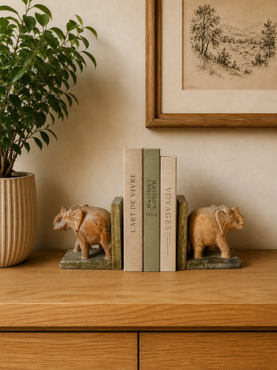 Image 1 of Serre livres éléphant en pierre naturelle 