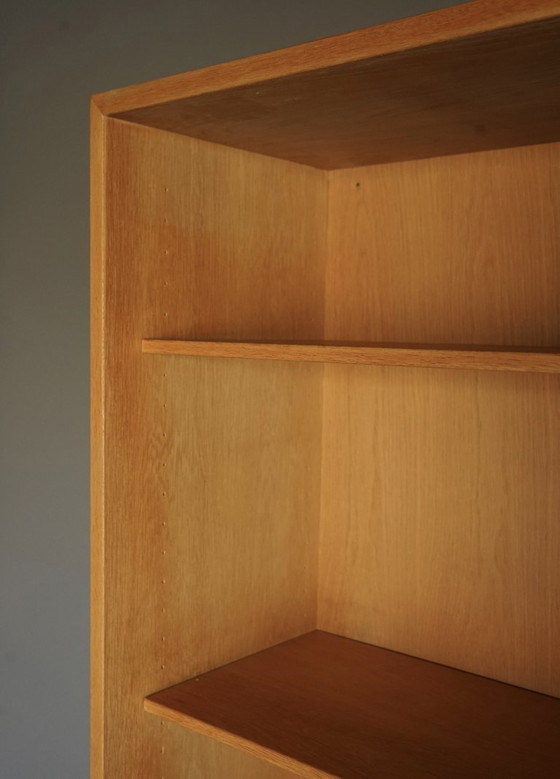 Image 1 of Eikenhouten boekenkast van Børge Mogensen voor Karl Andersson & söner. Zweden, jaren zestig