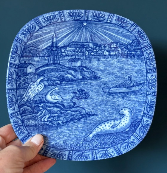 Image 1 of Rörstrand Julen set of 8 Gunnar Nylund plates