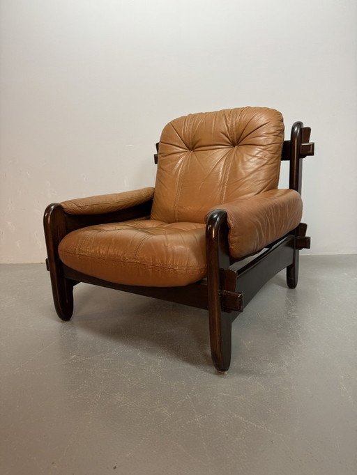 Mid-Century Brazilian Design Jean Gillon 'Rodeio' Lounge Chair in Cognac Leather Upholstery with Jacarandá Wooden Frame.