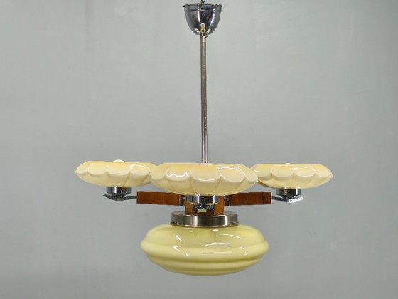 Image 1 of Lustre Art déco tchécoslovaque des années 1940 en noyer, chrome et verre