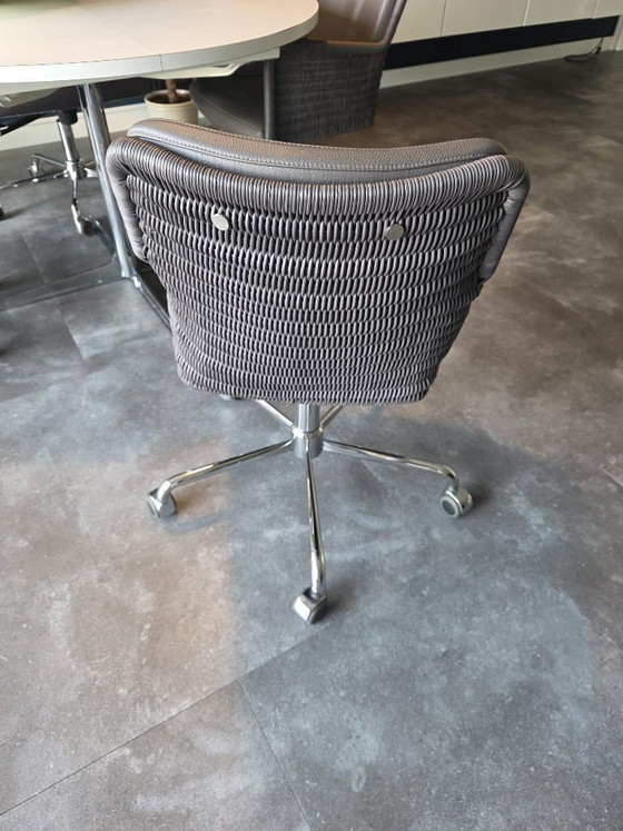 Set di 4 sedie di design Tecta D43R, pelle color tortora & intreccio, vintage, Sedie girevoli, Cromo, Talpa (foto 4 di 11)