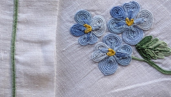 Image 1 of Set vintage rettangolare in voile di lino ricamato a mano e tovagliolo coordinato – Ortensie Blu
