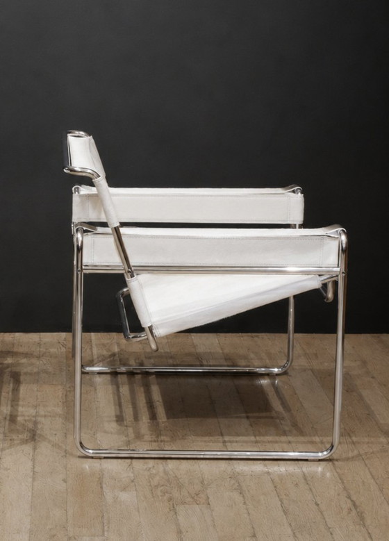 Image 1 of KNOLL Studio Set van 2 WASSILY B3 fauteuils (NIEUW) in wit bont