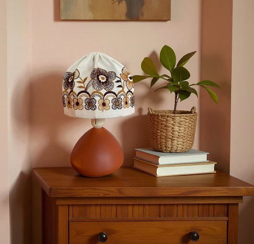 Retro table lamp with flower shade