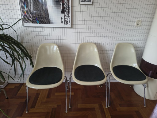3 x Eames Miller DSX stacking base fiberglass
