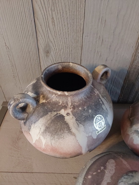 Image 1 of Das Ruscha Art Set besteht aus 2 Krügen und einem Einmachglas mit Deckel.