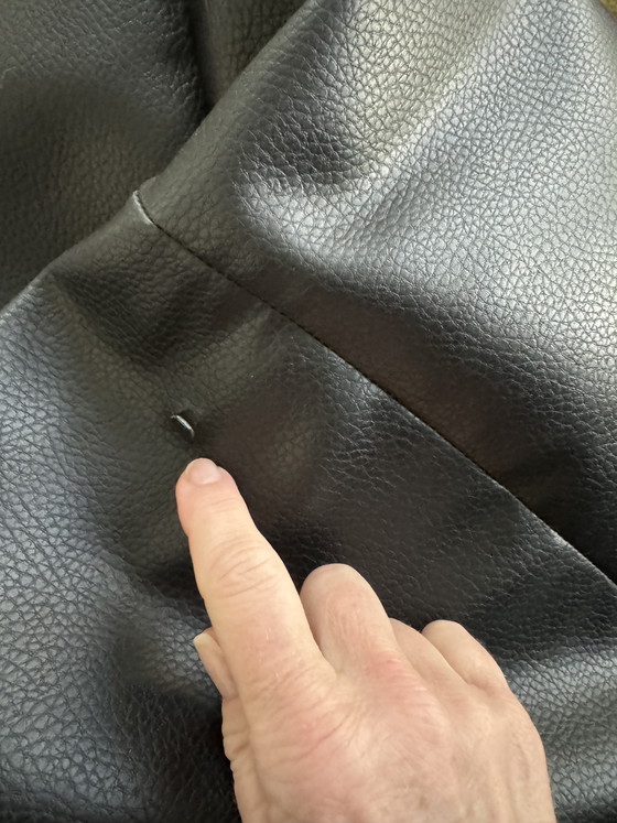 Image 1 of Pouf in pelle Zanotta