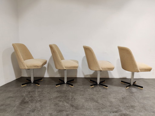 Set aus 4 Stoff-Schwenkstühlen aus der Mitte des Jahrhunderts, 1960er Jahre