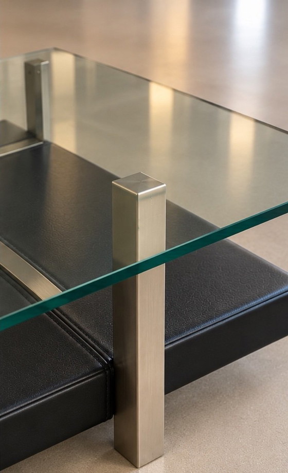 Design Coffee table Rolf Benz 100x100cm, glass and black leather (photo 2 of 6)