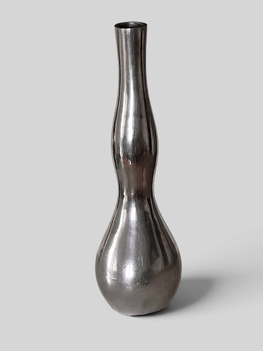 Jarrón vintage de metal plateado para una flor