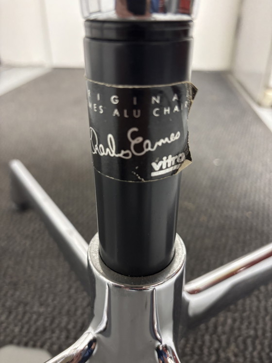 Image 1 of original Vitra Eames Aluminum Chair EA 108