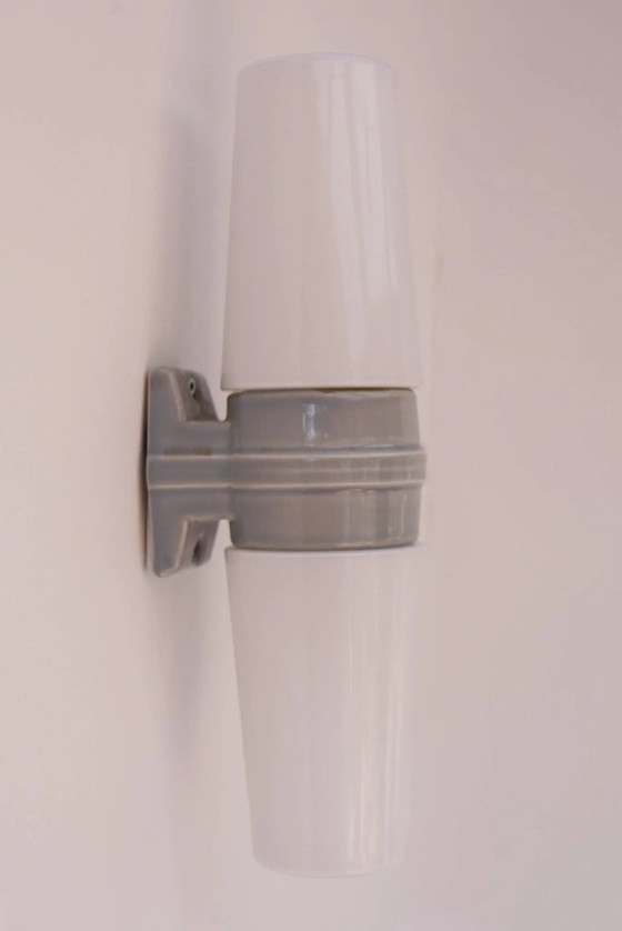 Image 1 of Grande applique murale de salle de bain gris pâle de style moderne du milieu du siècle par Sigvard Bernadotte