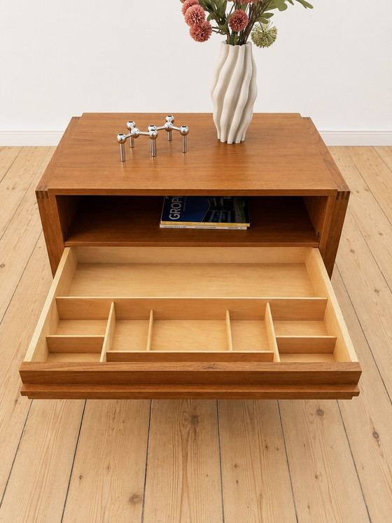 Image 1 of Table d'appoint/commode en teck du Danemark