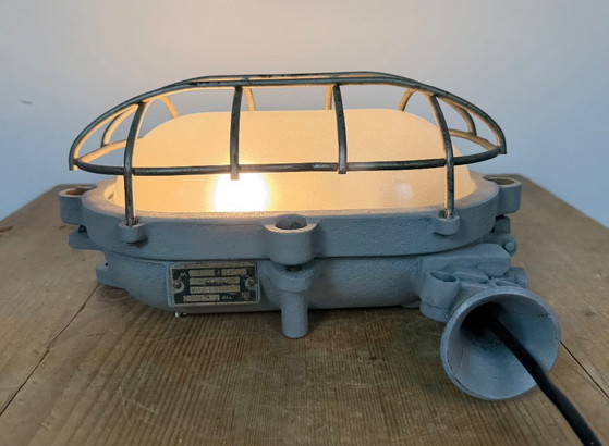 Grijze industriële gietijzeren Wandlamp van Elektrosvit, jaren 60, Wandlampen, Metaal, Glas, Vintage (foto 12 van 14)