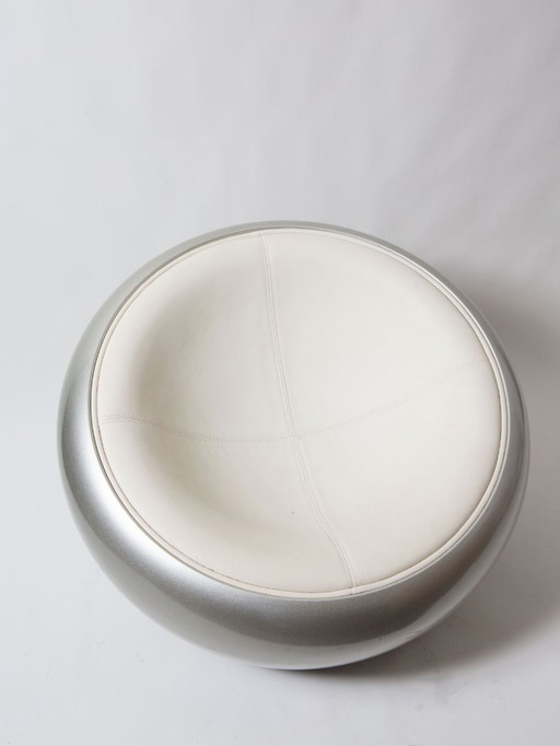 Sedia a secchiello dell'era spaziale