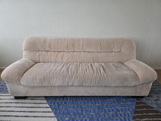 Image 1 of Sofá de 3 plazas Dutchbone Douglas de terciopelo beige