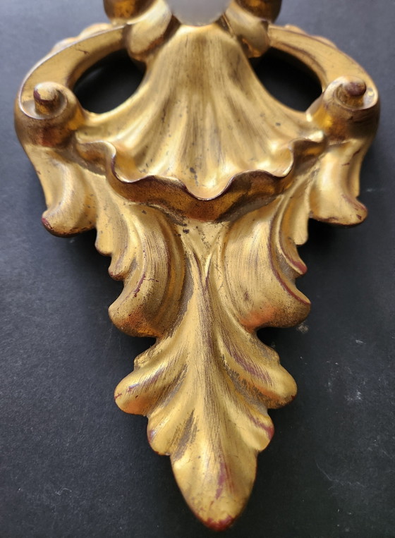 2 Louis XVI Neo-Classical Rocaille Wall Lamps with Gilded Carved Wood Appliqués, Handgeschnitzt, Frankreich (photo 12 of 15)