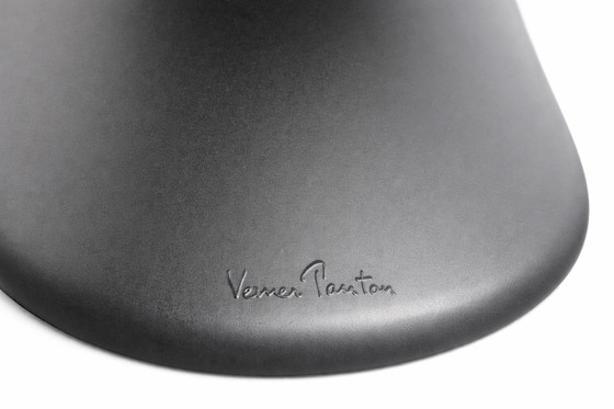 Image 1 of Vitra Pantone stoel