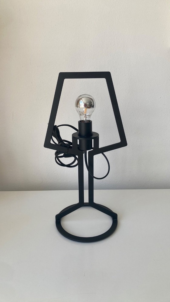 Plaster Outline table lamp, sleek modern design – Gipsen, Metal (photo 6 of 6)