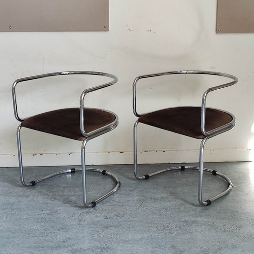Chaises vintage de l'ère spatiale Zougoise Victoria