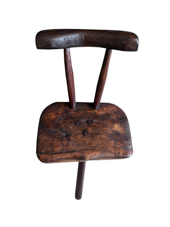 Tabouret en bois à trois pieds avec dossier – Wood (photo 4 of 5)