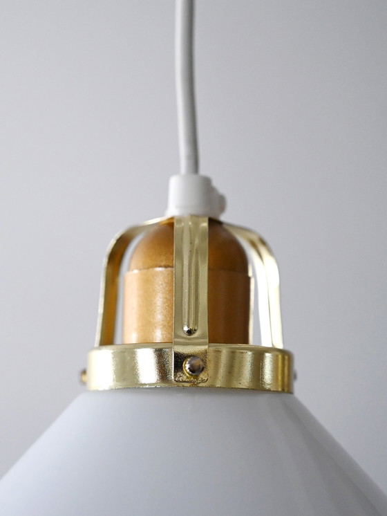Image 1 of Scandinavische hanglamp uit 1950 van glas en messing