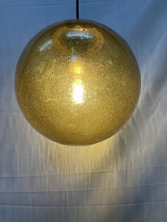 Image 1 of Lampe à suspension vintage Peill et Putzler ø30 verre bulle ambré NOS !