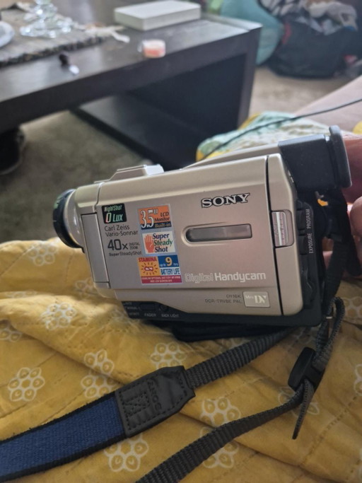 Sony Handycam – cadeaus, Metal, Plastic (photo 2 of 14)
